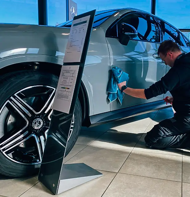 Préparation automobile en concession avec nettoyage professionnel d’une Mercedes par JP Wash